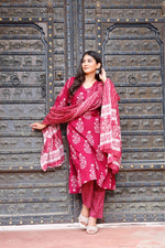 Load image into Gallery viewer, Printed Cotton Women Straight Kurta with Pant with Dupatta Set